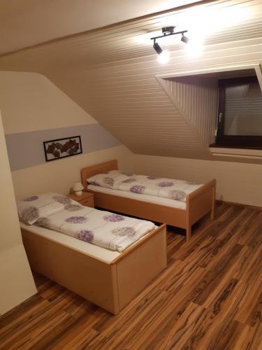 Appartement Ferienwohnung LANGにあるベッド
