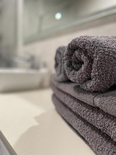 a pile of towels sitting on top of a counter at Apartament Bastion Wałowa in Gdańsk