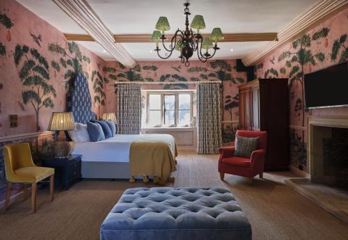 Postel nebo postele na pokoji v ubytování Old Bell Hotel