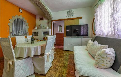 Stunning Apartment In Medulin With Wifi