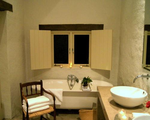 Ett badrum på The Cottage @ Montpellier