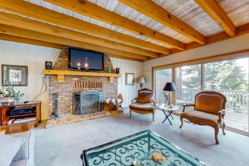 Spectacular Lake Front Home – Photos 2
