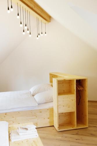 a room with a bed and a shelf with chopsticks at Haflingerstall in Neudiehman