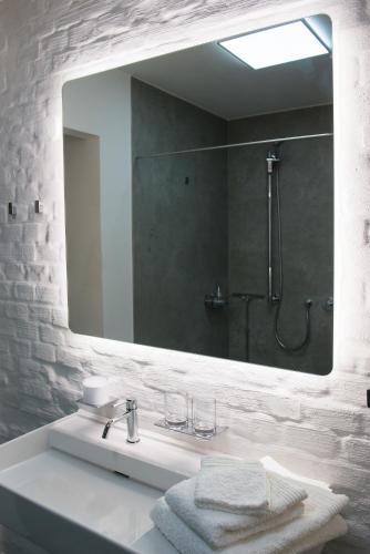 a bathroom with a sink and a large mirror at Haflingerstall in Neudiehman