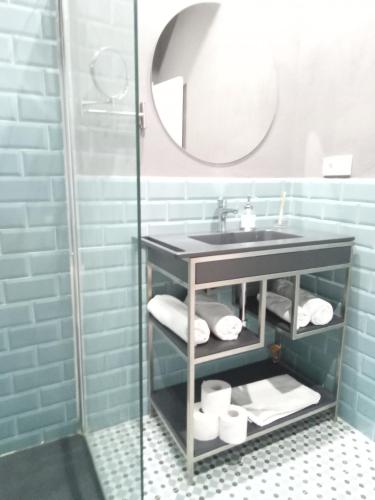 a bathroom with a sink and a mirror at Casa Rural La Plata in Aljucén