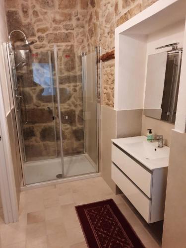 a bathroom with a shower and a sink at Appartamento su palazzina storica in centro a Sant'Antioco in SantʼAntìoco