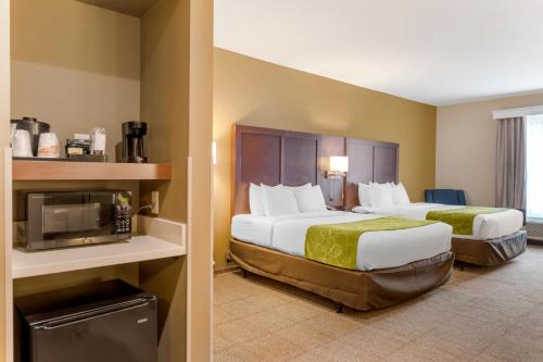 a hotel room with two beds and a microwave at Comfort Suites St George - University Area in St. George