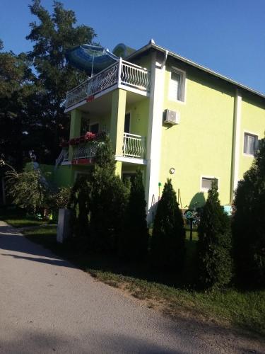 Das Gebäude in dem sich das Aparthotel befindet