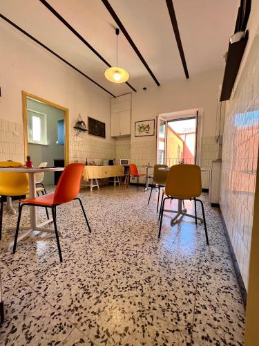 an empty room with chairs and a table in it at B&B letterario Palazzo Pistocchi in Teramo