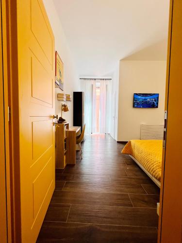 a room with a bed and a desk and a table at B&B letterario Palazzo Pistocchi in Teramo