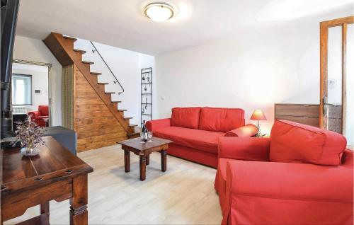 a living room with a red couch and a table at La Casina De Papou in Bassignana