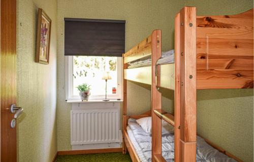 Krevet ili kreveti na sprat u jedinici u okviru objekta Lovely Home In Nssj With Kitchen