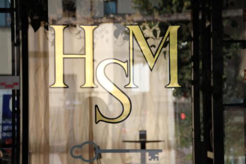 a large gold sign in the window of a store at Nuovo Hotel San Martino snc in Casalecchio di Reno