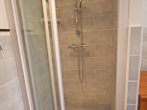 a shower with a glass door in a bathroom at Charmant T2 rénové avec cour privée - centre d'Épinal, proche gare et commodités - FR-1-589-265 in Épinal