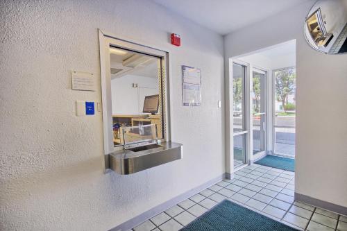 Fotografie z fotogalerie ubytování Motel 6-Porterville, CA v destinaci Porterville