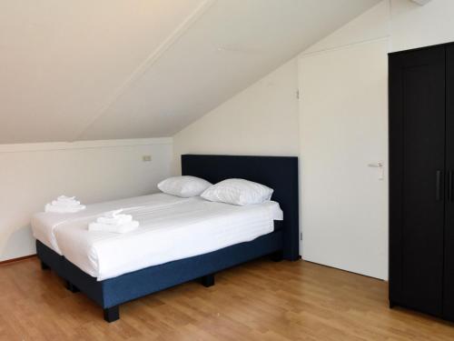 Postel nebo postele na pokoji v ubytování Welcoming holiday home in Zeewolde with garden