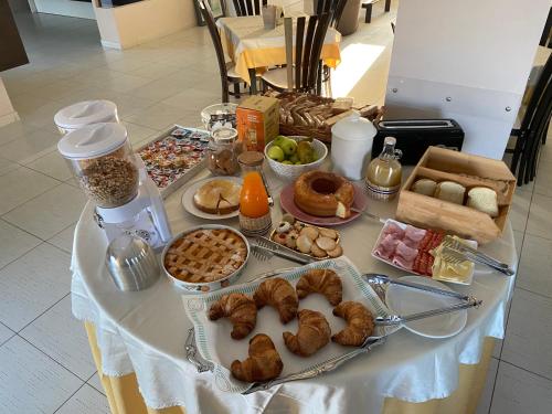 Comida en o cerca de este hotel