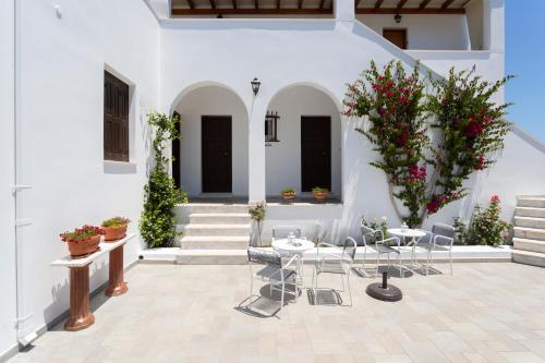 a courtyard with a table and chairs in a building at Villa Kriezi in Spetses