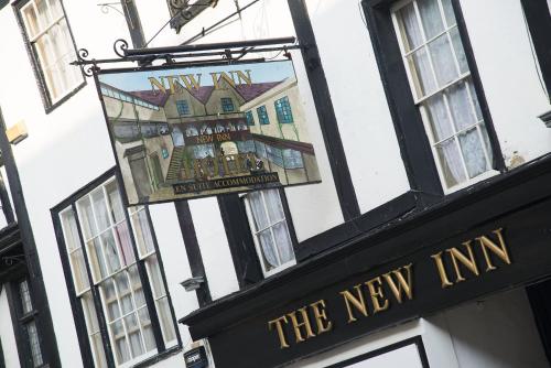 a sign for the new inn on a building at The New Inn by Roomsbooked in Gloucester