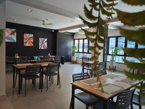 Un restaurante o sitio para comer en Aonang Dugong-SHA Extra Plus