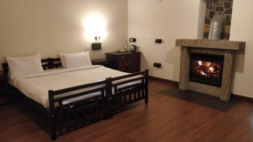 Una cama o camas en una habitación de The Hearth