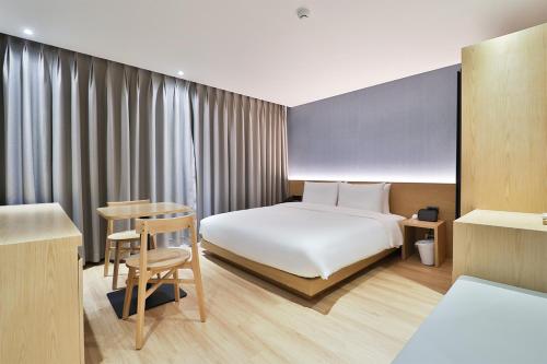 Custom Hotel – Photos 3