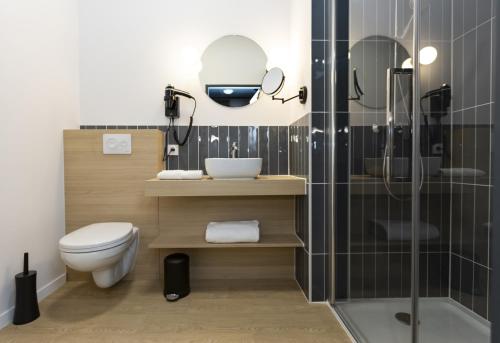 a bathroom with a toilet and a shower at Appart Hotel Odalys City Le Havre Centre in Le Havre