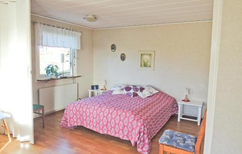 Ένα ή περισσότερα κρεβάτια σε δωμάτιο στο Lovely Home In Kungsäter With Kitchen