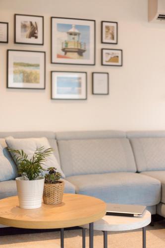 a living room with a couch and a table at Luz de Viro in Outes