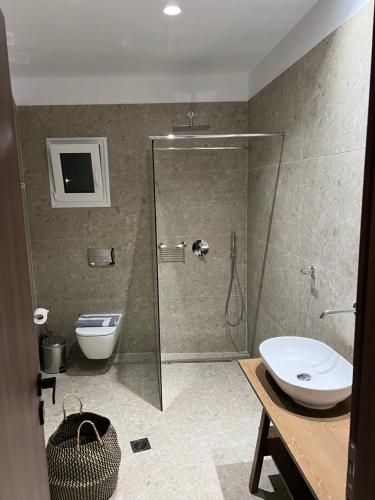 Ένα μπάνιο στο Johannes Boutique Apartments & Suites