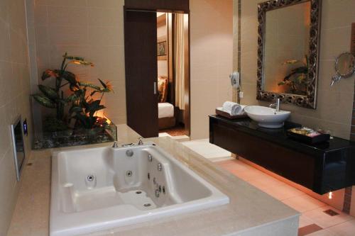 a bathroom with a large tub and a sink at Amain Boutique Motel - Tucheng 217 in Tucheng
