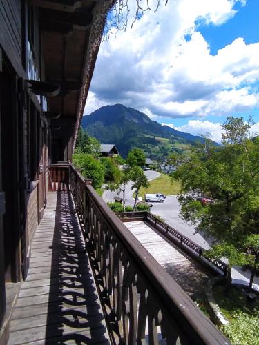 a balcony of a building with a view of a mountain at Chalet Appart'Hôtel l'Eau Vive in Saint-Nicolas-la-Chapelle