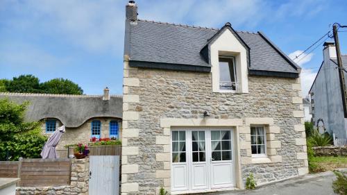a stone house with a white door at Ker-Yann in Plouharnel