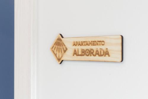 a sign on a door with the word albuquerque albuquerque at Luz de Viro in Outes