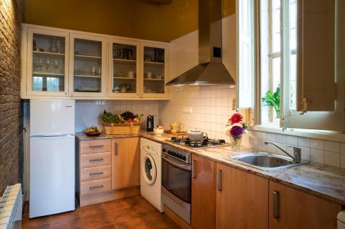 Köök või kööginurk majutusasutuses Masia Can Comas