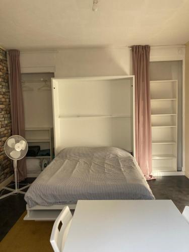 a bedroom with a large white bed in a room at L'INTEMPOREL - A 300m de la gare de Tours in Tours