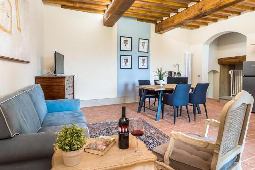a living room with a blue couch and a table at Tenuta di Rota in Reggello