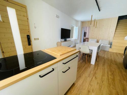 A kitchen or kitchenette at Sdraiati Apartments - Bed & Breakfast - Pollica