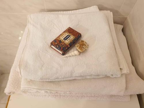 a white towel with a bar of chocolate and a cigarette at Το Πέτρινο Αρχοντικό in Afissos