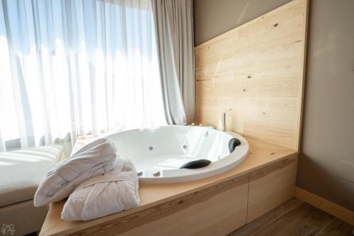 a bath tub in a room with a window at Hotel Don Marcos in Osma
