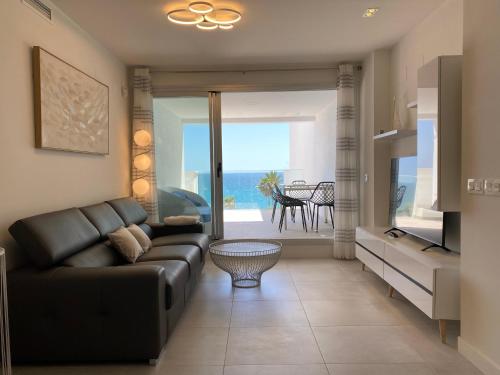 Deluxe sea view apartment with a swimming pool