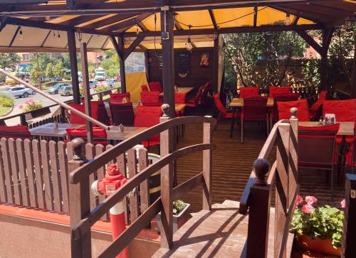 Un restaurante o sitio para comer en Libra Hotel
