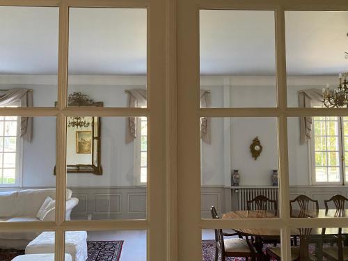 Posezení v ubytování Manoir et Appartements avec piscine au Domaine de Bize Mirepoix