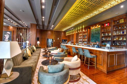 Royal Saray Resort tesisinde lounge veya bar alanı