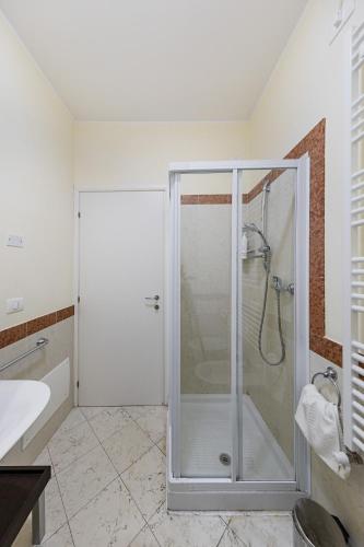 Ένα μπάνιο στο Residenza Miralago by Wonderful Italy