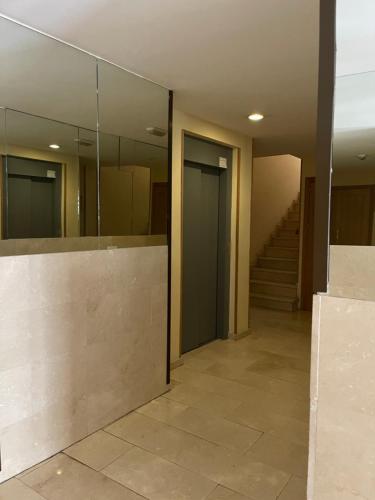 Vstupní hala nebo recepce v ubytování El Ático Nuevo en el centro con ascensor, garaje, aire acondicionado y WiFi