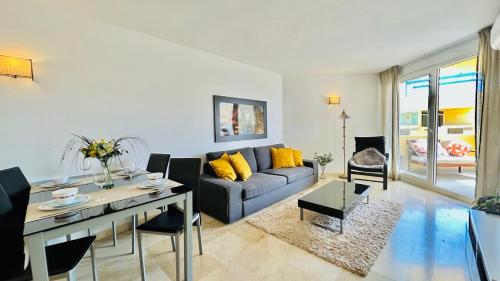 Modern and Spacious One Bedroom Apartment on the Paseo ...