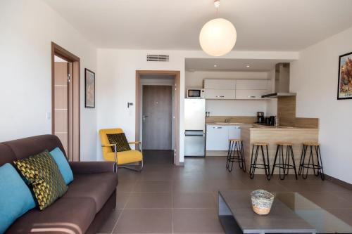 Kuchyň nebo kuchyňský kout v ubytování Domaine d'Arca Corse du Sud - Piscine - T2 - 4 personnes "David 11"