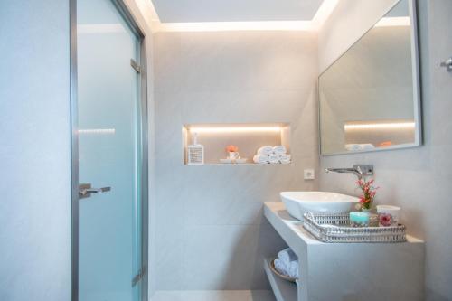 Koupelna v ubytování Grande Mandi & Jani Villa by "elite"