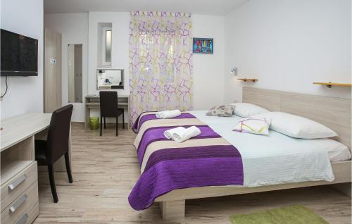 3 Bedroom Nice Apartment In Split